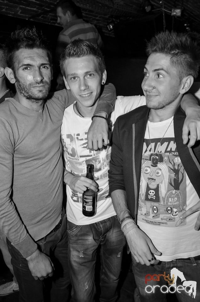 Feel the Beat în Club Escape!, 