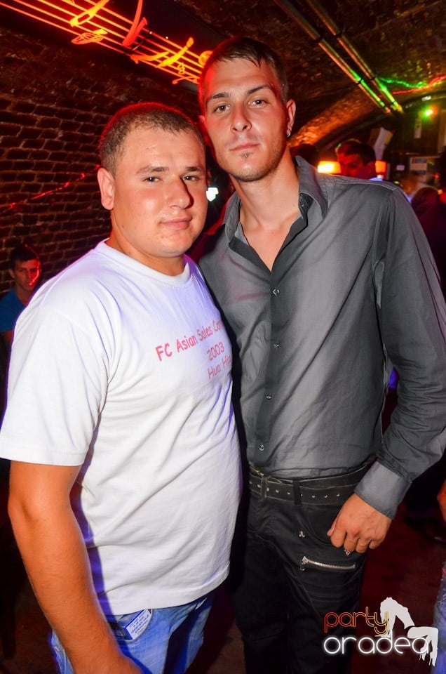 Feel the Beat în Club Escape!, 