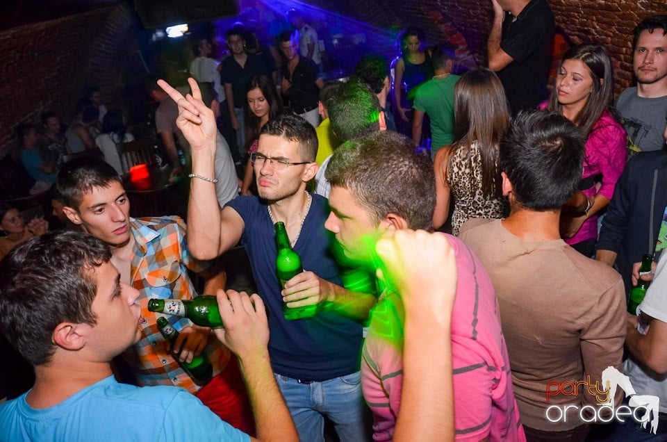 Feel the Beat în Club Escape!, 