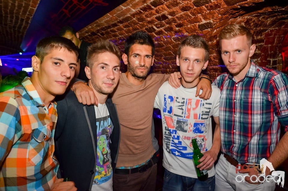 Feel the Beat în Club Escape!, 