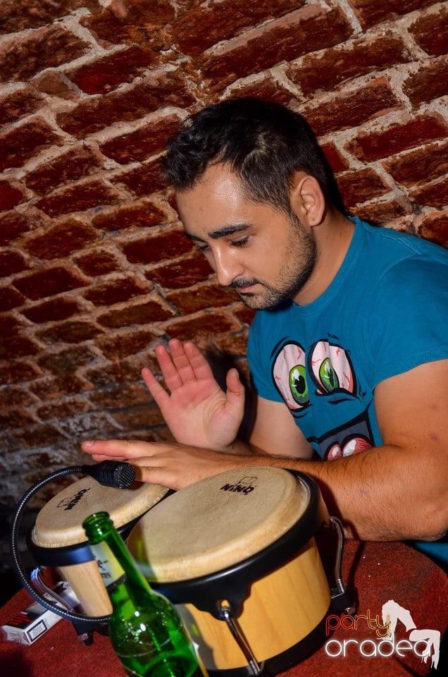 Feel the Beat în Club Escape!, 