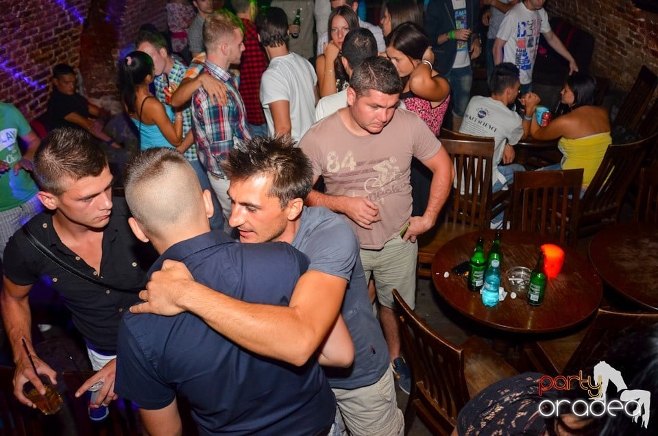 Feel the Beat în Club Escape!, 