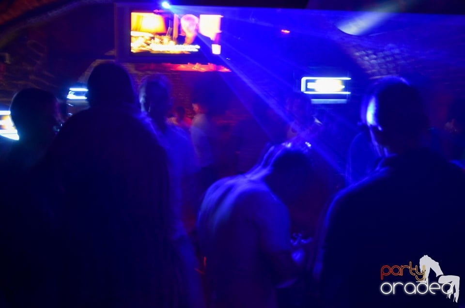 Feel the Beat în Club Escape!, 