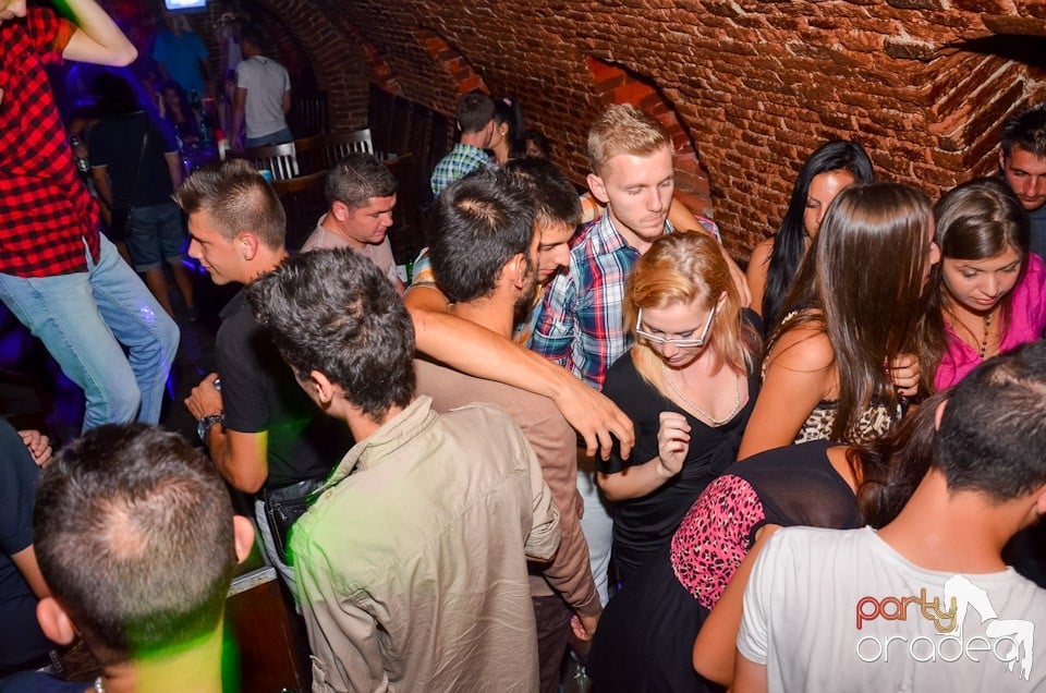 Feel the Beat în Club Escape!, 