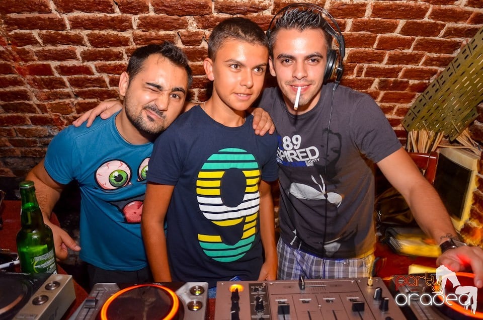 Feel the Beat în Club Escape!, 