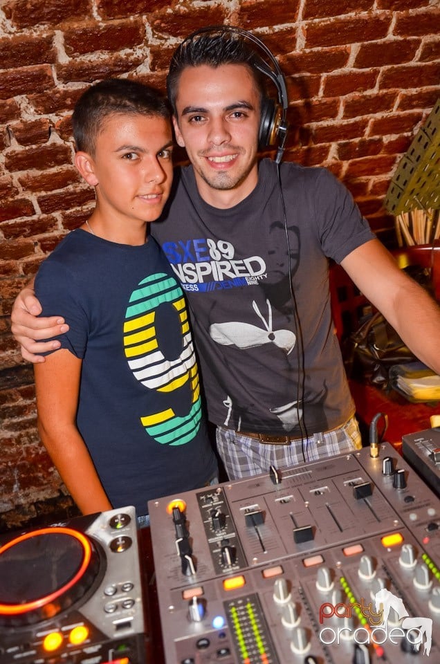 Feel the Beat în Club Escape!, 