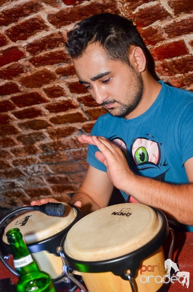 Feel the Beat în Club Escape!, 