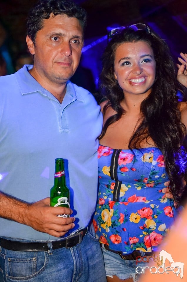 Feel the Beat în Club Escape!, 