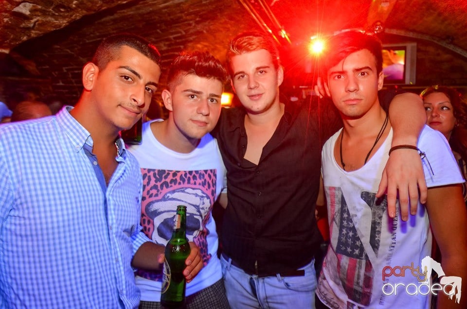 Feel the Beat în Club Escape!, 