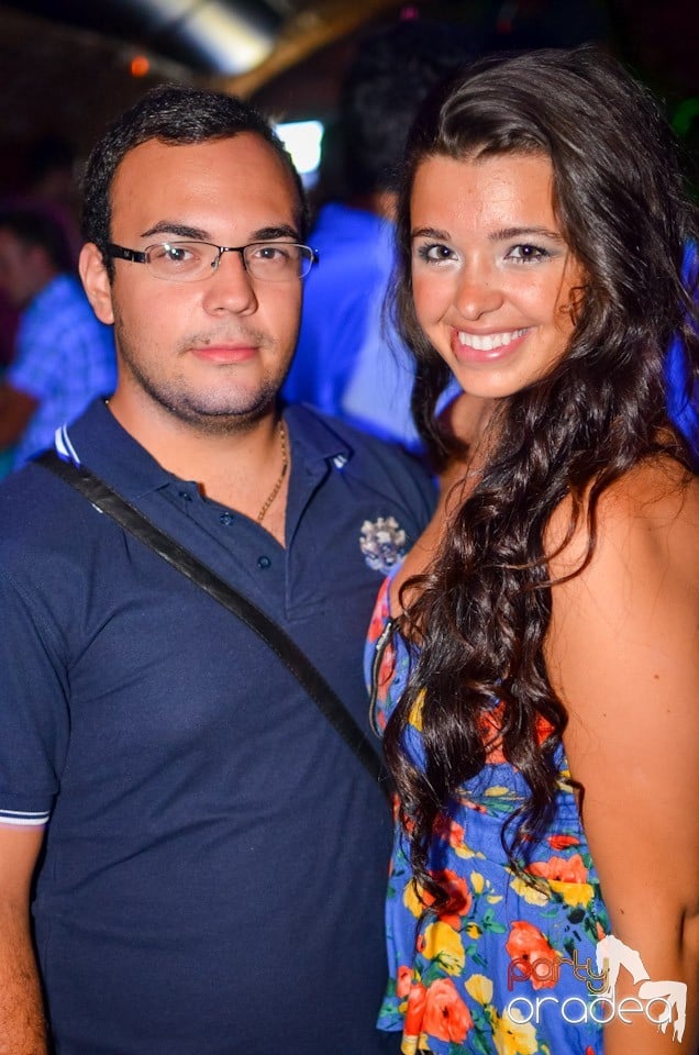 Feel the Beat în Club Escape!, 