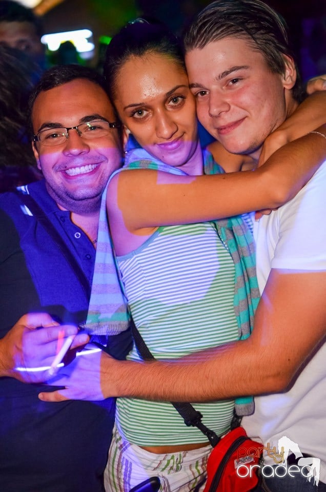 Feel the Beat în Club Escape!, 