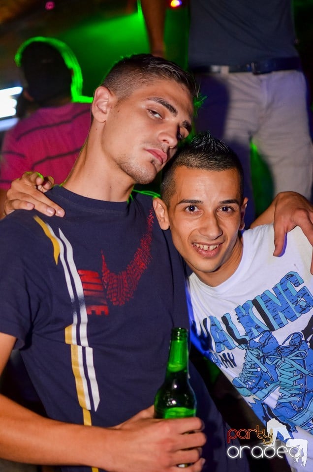 Feel the Beat în Club Escape!, 