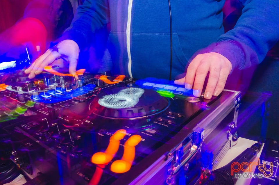 Feel the Beat, 