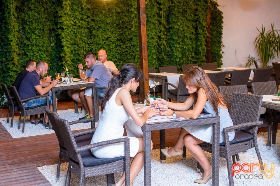 Feel The Music, Vine Summer Garden & Grill