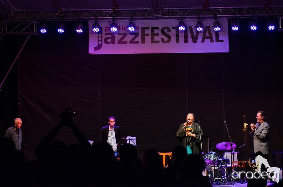 Festival Jazz, Posticum