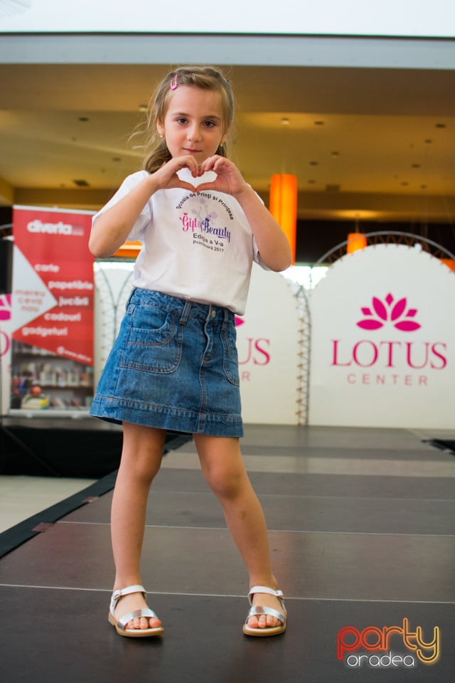 Festivalului de Modă pentru Copii Gift of Beauty, Lotus Center