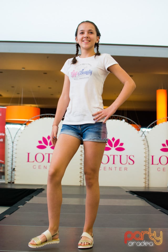 Festivalului de Modă pentru Copii Gift of Beauty, Lotus Center