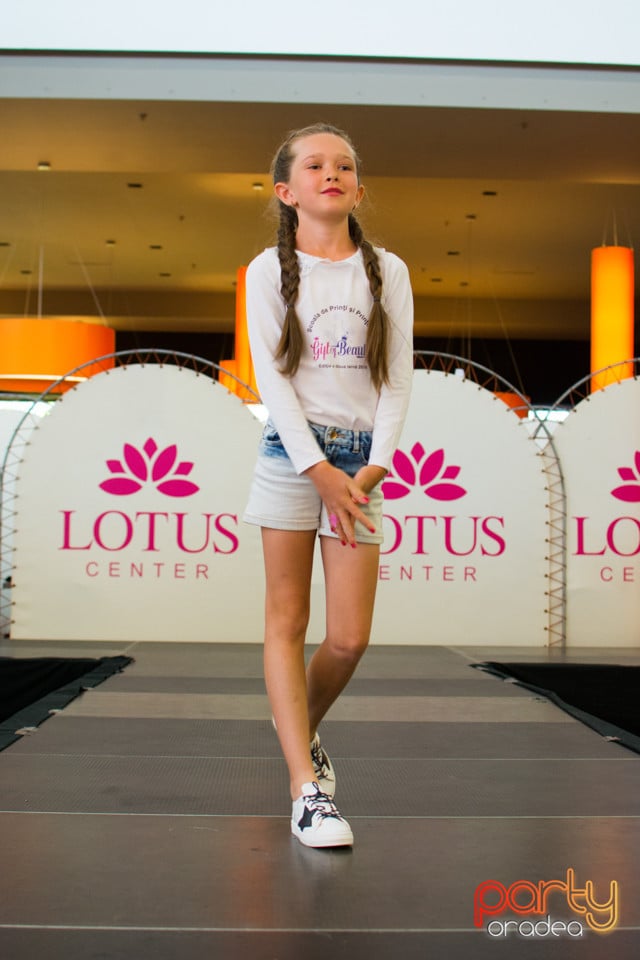 Festivalului de Modă pentru Copii Gift of Beauty, Lotus Center