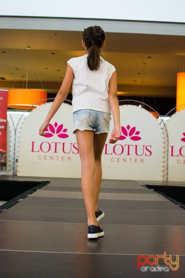 Festivalului de Modă pentru Copii Gift of Beauty, Lotus Center