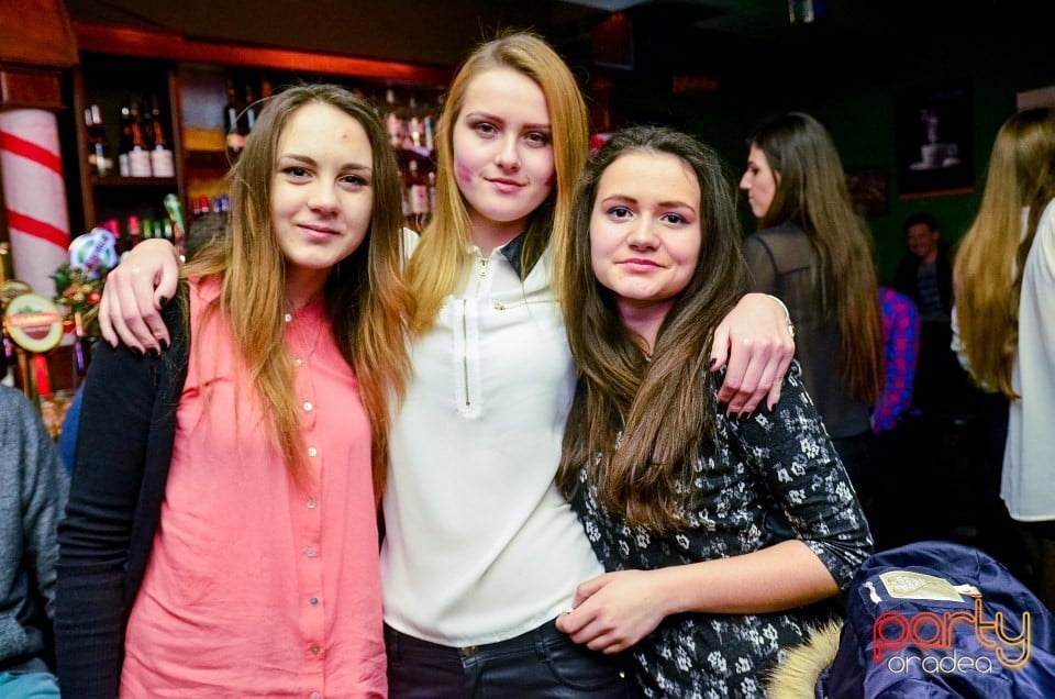 Firday Night Party, Green Pub