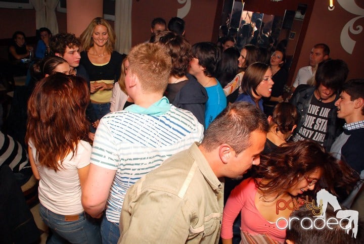 Flirt Night Party în Chanson, 