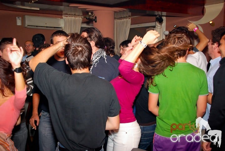 Flirt Night Party în Chanson, 