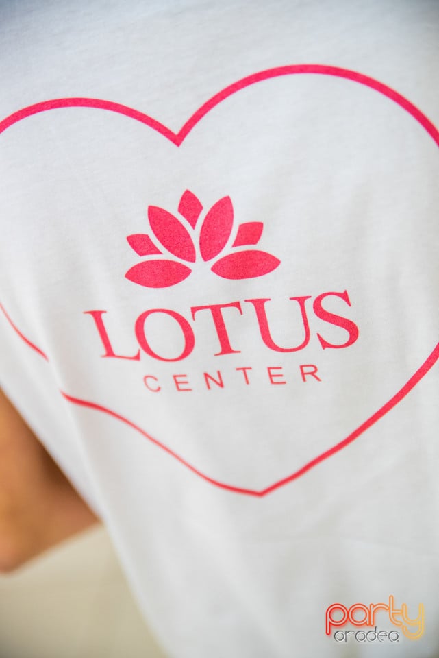 Free Hugs!, Lotus Center