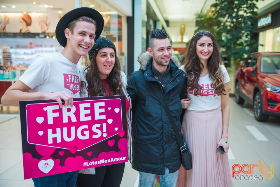 Free Hugs!, Lotus Center