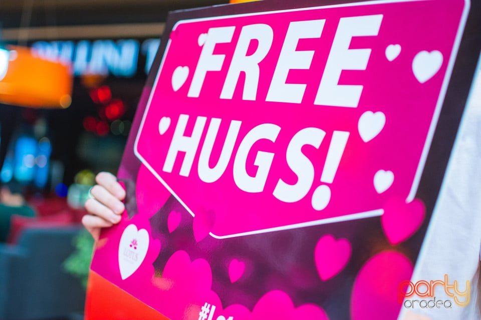 Free Hugs!, Lotus Center