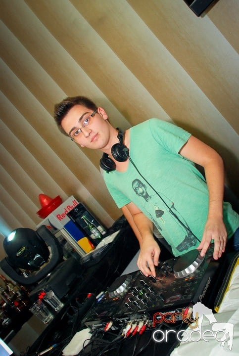 Friday Fun în Kadó Cafe, 