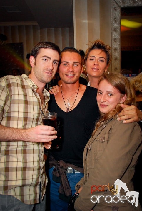 Friday Fun în Kadó Cafe, 