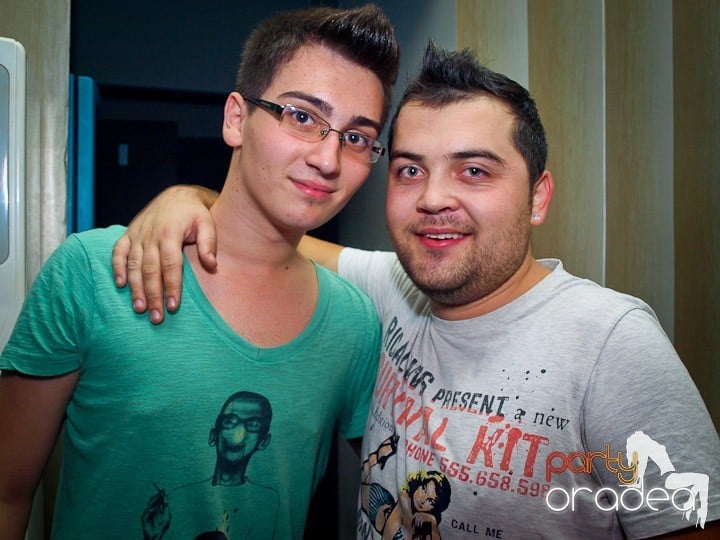 Friday Fun în Kadó Cafe, 