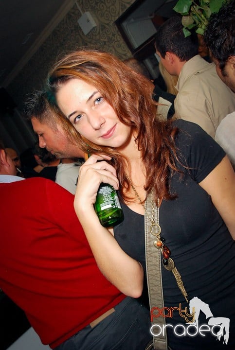 Friday Fun în Kadó Cafe, 