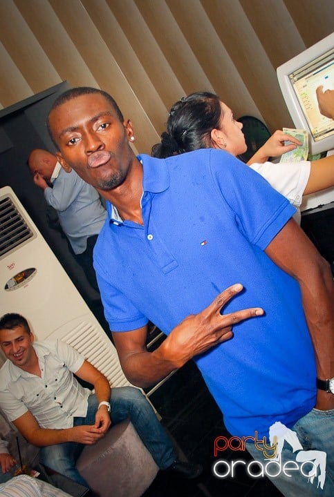 Friday Fun în Kadó Cafe, 