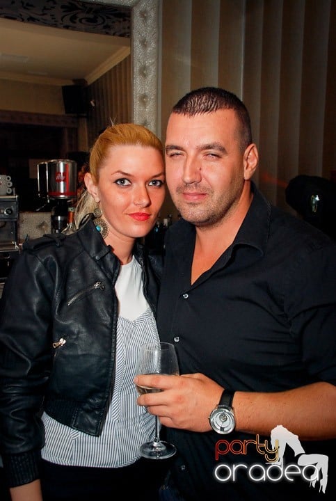 Friday Fun în Kadó Cafe, 