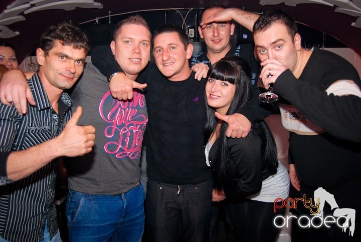 Friday Night @ Atti's, 