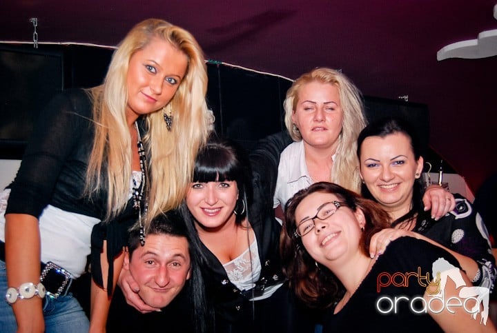 Friday Night @ Atti's, 