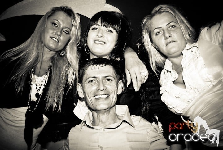 Friday Night @ Atti's, 