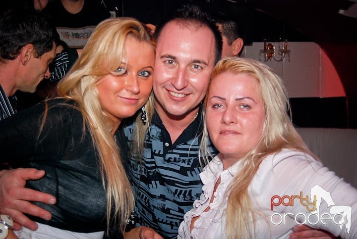 Friday Night @ Atti's, 