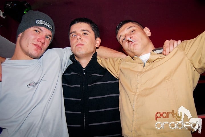 Friday Night @ Atti's, 