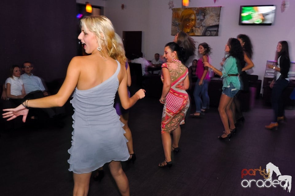 Friday Night Dance Party în Blondy's, 