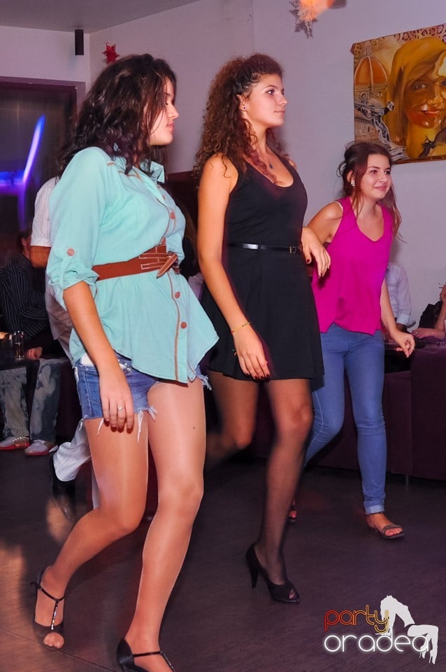 Friday Night Dance Party în Blondy's, 