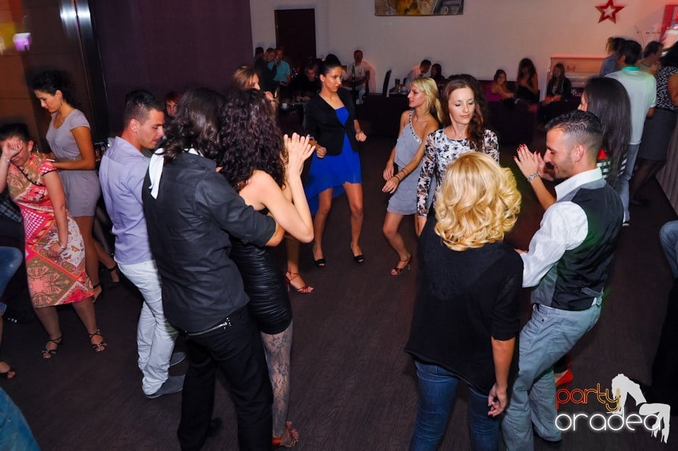 Friday Night Dance Party în Blondy's, 