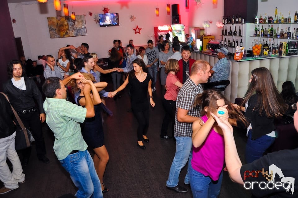 Friday Night Dance Party în Blondy's, 