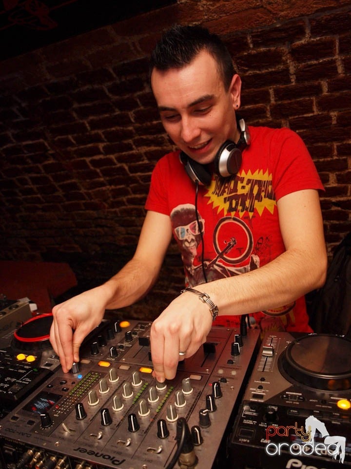 Friday Night Fever în Club Escape, 