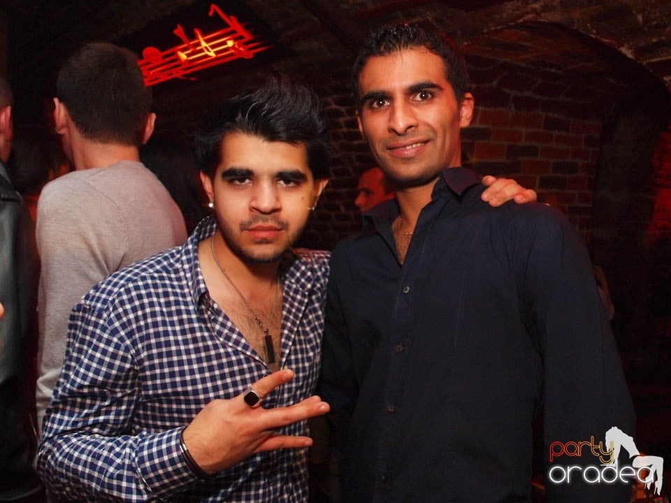 Friday Night Fever în Club Escape, 