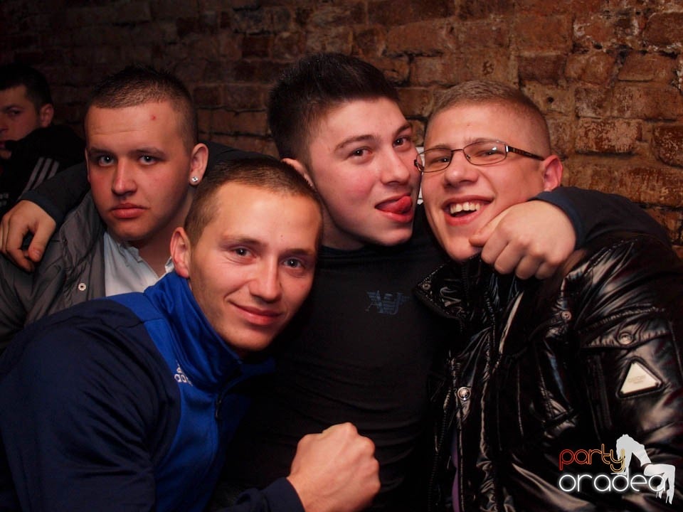 Friday Night Fever în Club Escape, 