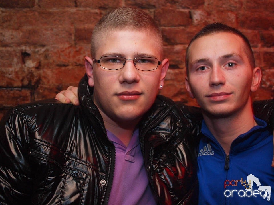 Friday Night Fever în Club Escape, 