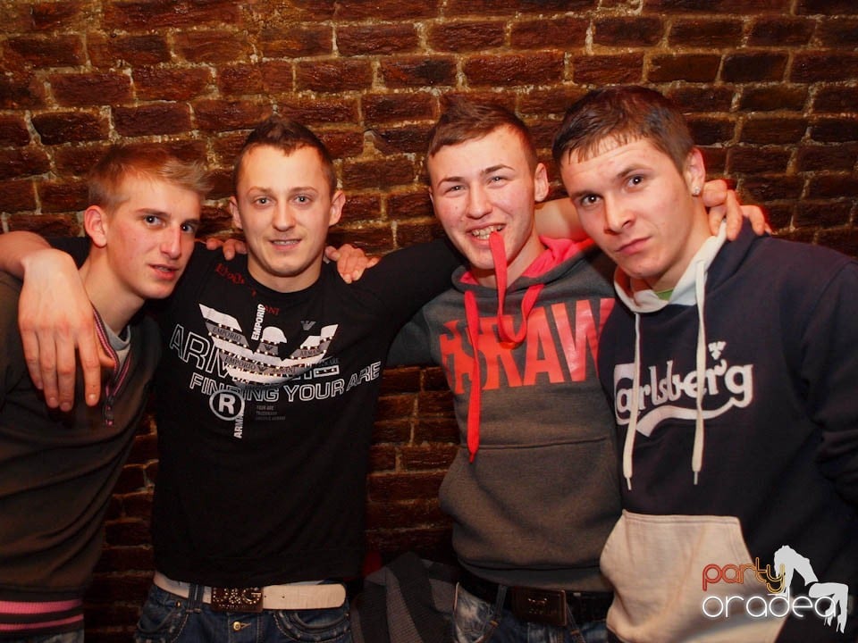 Friday Night Fever în Club Escape, 