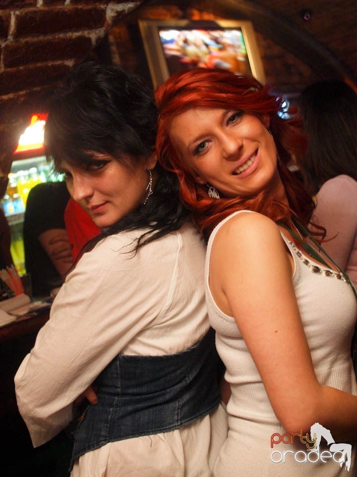 Friday Night Fever în Club Escape, 